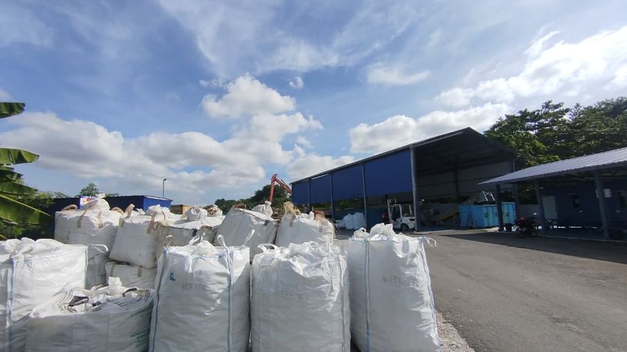 waste management, ocean waste management, ocean plastic, ocean plastic pollution, gpgp, the ocean cleanup, ocean cleanup, clean oceans, river pollution, river waste management, river waste, river plastic pollution